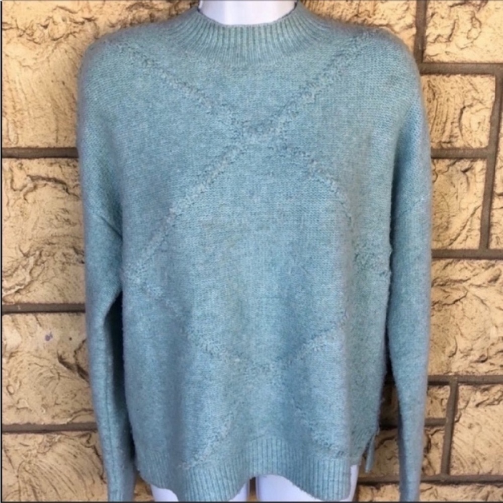 Light blue Soft comfy Cozy sweater Nwot / little oversized Size Med Abound